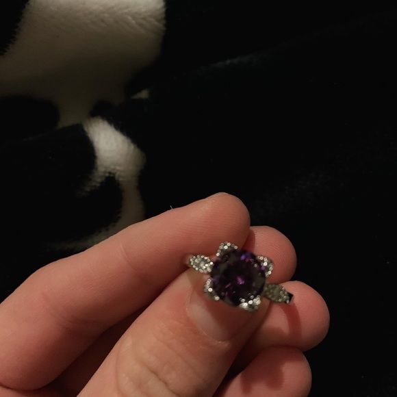 RINGS - Picture 4 of 8